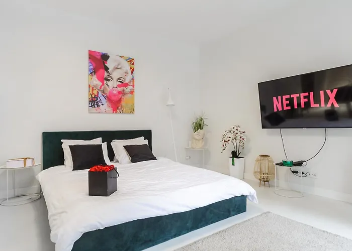 Lumina Deluxe وارسو