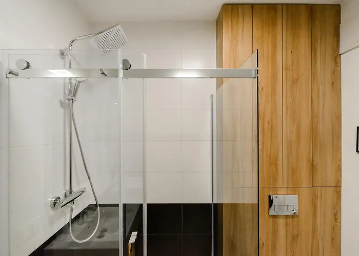 Lumina Deluxe * وارسو